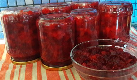Konservuotų burokėlių stiklainiai ir jų panaudojimas
