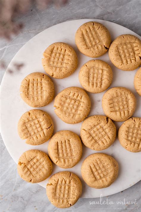 Paprasti keturių ingredientų žemės riešutų sviesto sausainiai