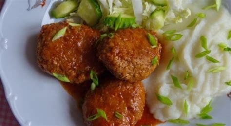 Kiaulienos kukuliai sluoksniuotoje tešloje
