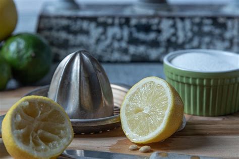 Citrina ir žolelės su skumbre