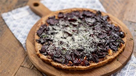 Burokėlių pyrago su vasabi sluoksniavimas