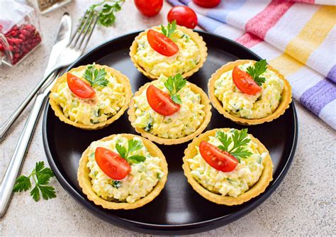 Mini tartaletės su paštetu ir trumais