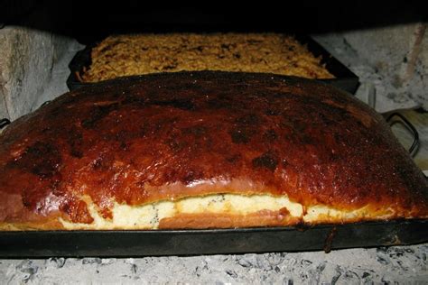 Kaimiškas mielinis pyragas krosnyje