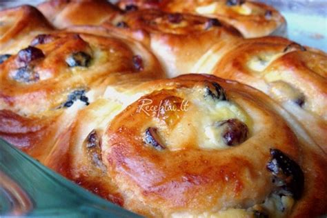 Kalėdų bulka su razinomis