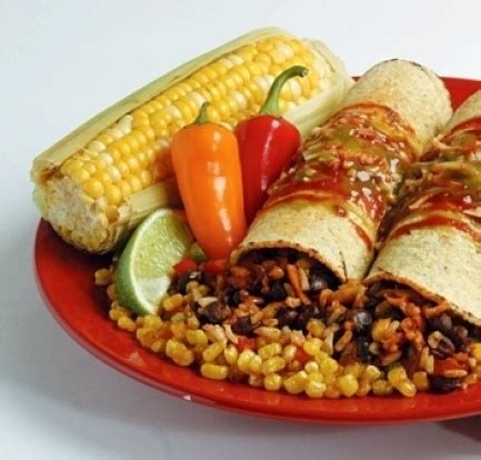 Įvairūs meksikietiški patiekalai su kukurūzais