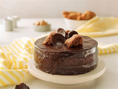 Tortas su kalėdinėmis vėliavėlėmis