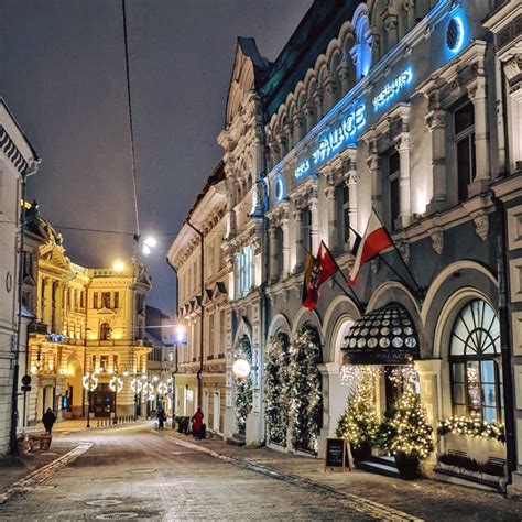 Šventinės dekoracijos Vilniaus senamiestyje Naujųjų metų išvakarėse