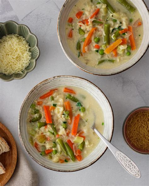 Šaldytų daržovių mišinys ir ingredientai sriubai