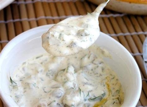 Smulkiai supjaustyti ingredientai ir padažas