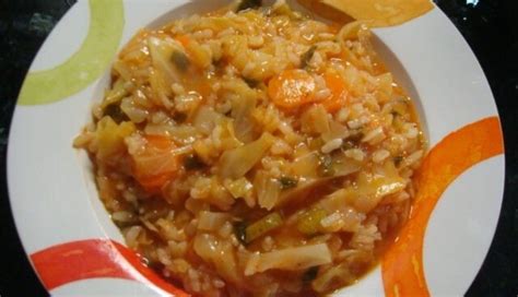 Vegetariški troškinti kopūstai su ryžiais ir morkomis