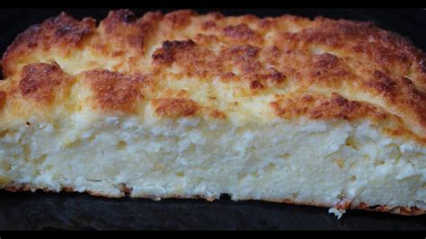 Sluoksniuoto varškės pyrago ingredientų paruošimas
