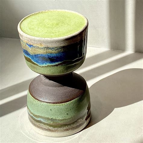 Matcha latte puodelis