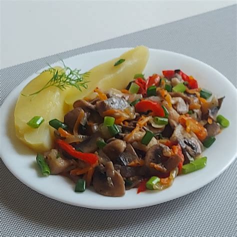 Kepta kalakutiena su paprikomis ir daržovėmis