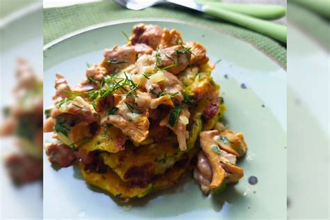 Cukinijų blynai su voveraičių padažu