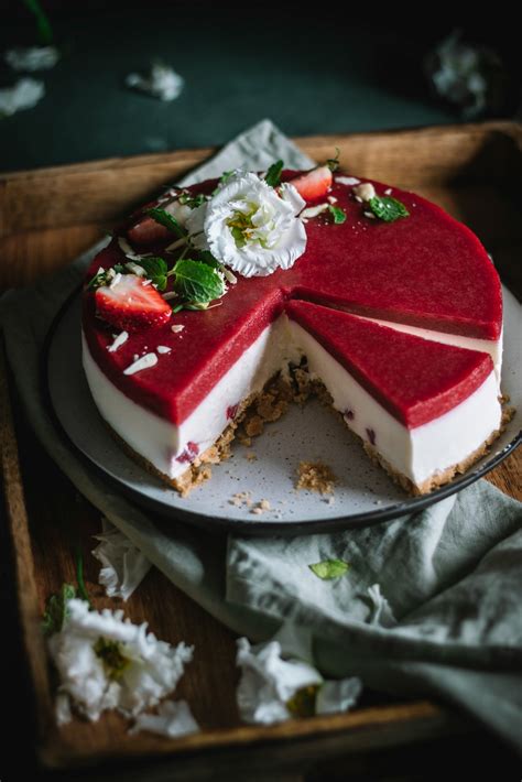 Šviežių braškių ir šokolado tortas