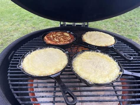 Bulvinių blynų gaminimas kamado kepsninėje