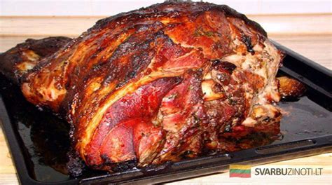 Orkaitėje keptas kiaulienos kumpis su daržovėmis