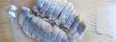 Serviruota silkė drebučiuose su daržovėmis