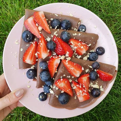 Sveikuoliški kanapių blyneliai su vaisiais