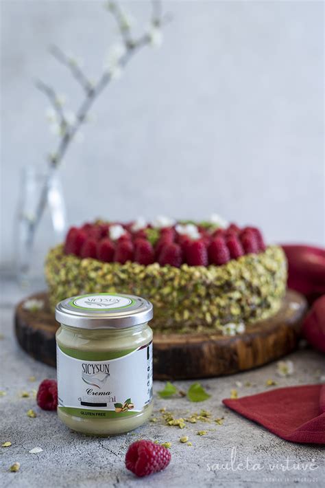 Lietinių tortas su varškės ir pistacijų kremu