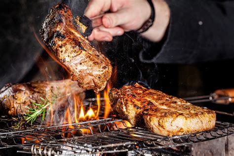 Grilinama mėsa ant žarijų