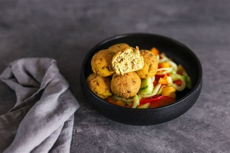 Vegetariški tofu kukuliai su pievagrybiais