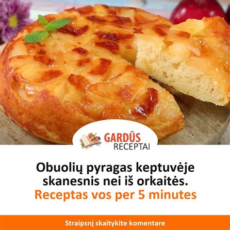 Obuolių pyragas išimtas iš orkaitės