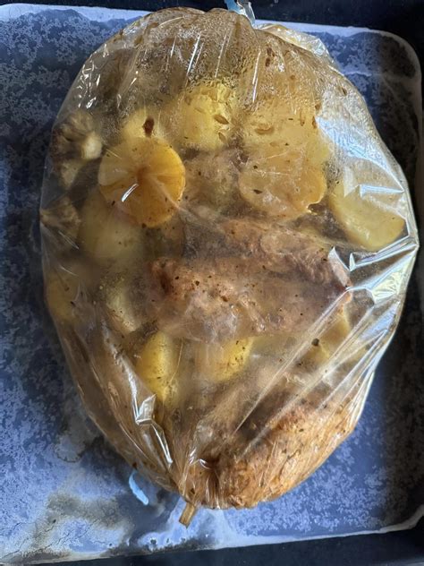 Starkio filė su daržovėmis kepimo rankovėje