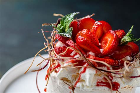 Desertinė „Pavlova“ su kokoso drožlėmis