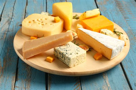 Įvairūs sūriai, tinkantys makaronų patiekalams