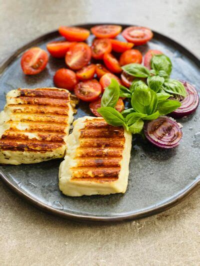 Grilintas Halloumi sūris su persikais