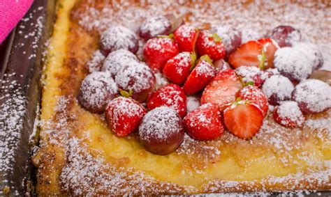 Skanus keptas blynas su braškių uogiene