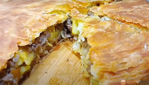 Paruoštas pyragas su mėsa ir daržovėmis