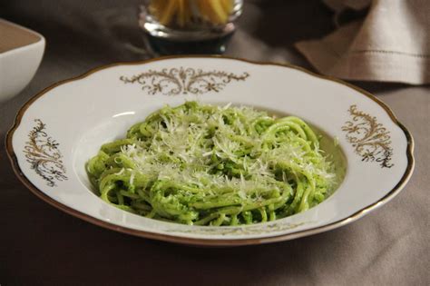 Spagečiai su bazilikų pesto padažu