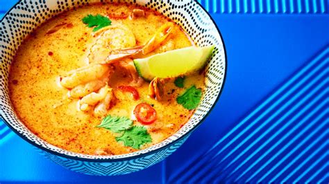 Tom Yum sriuba su šviežiais ingredientais