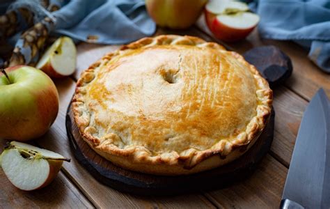 Pyrago su obuoliais ir Rududu