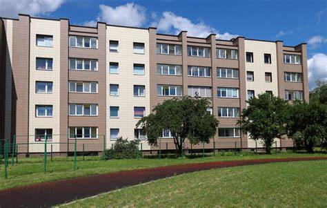 Sovietinio daugiabučio fasadas Vilniuje