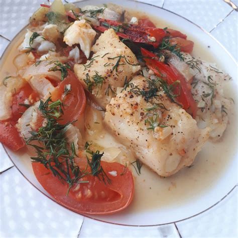 Kepta tilapija su pomidorais ir sūriu orkaitėje
