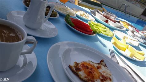 Turkiškų pusryčių stalas