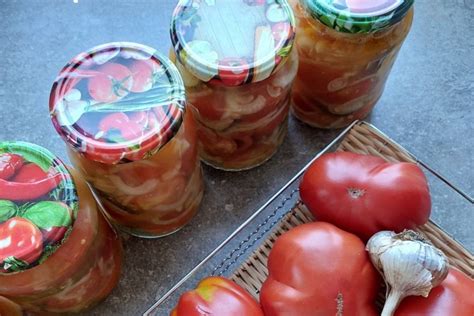 Agurkų ir pomidorų mišrainė