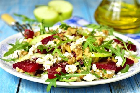 Burokėlių salotos su kiviais ir feta