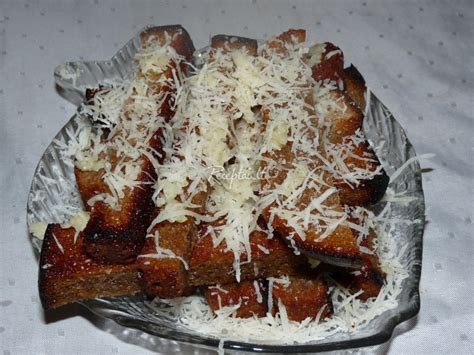 Paruošta kepti duona su sūriu