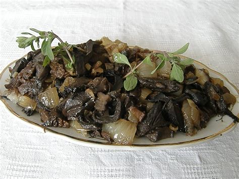 Silkė su miško grybais