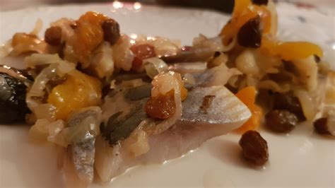 Silkė su razinomis ir mandarinais