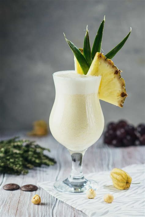 Kokteilių plakiklis su Pina Colada ingredientais