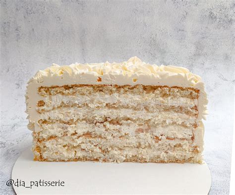 Rafaello tortas su kokosų drožlėmis ir papuošimais