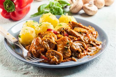 Įvairūs kalakutienos patiekalai