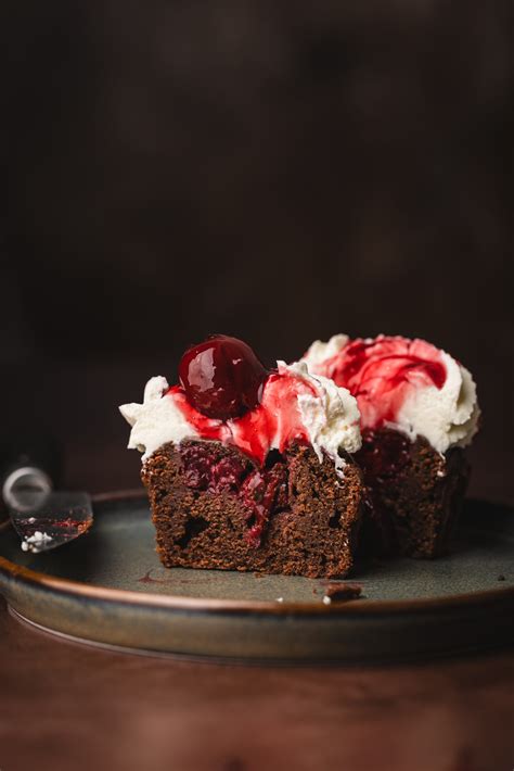 keksiukai su maskarpone ir vyšniomis