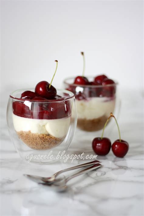 šokoladinis maskarponės desertas su vyšniomis