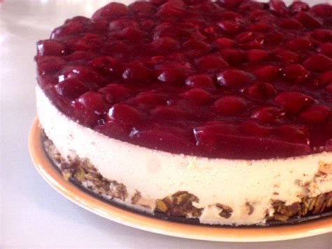 tortas su maskarpone ir vyšniomis